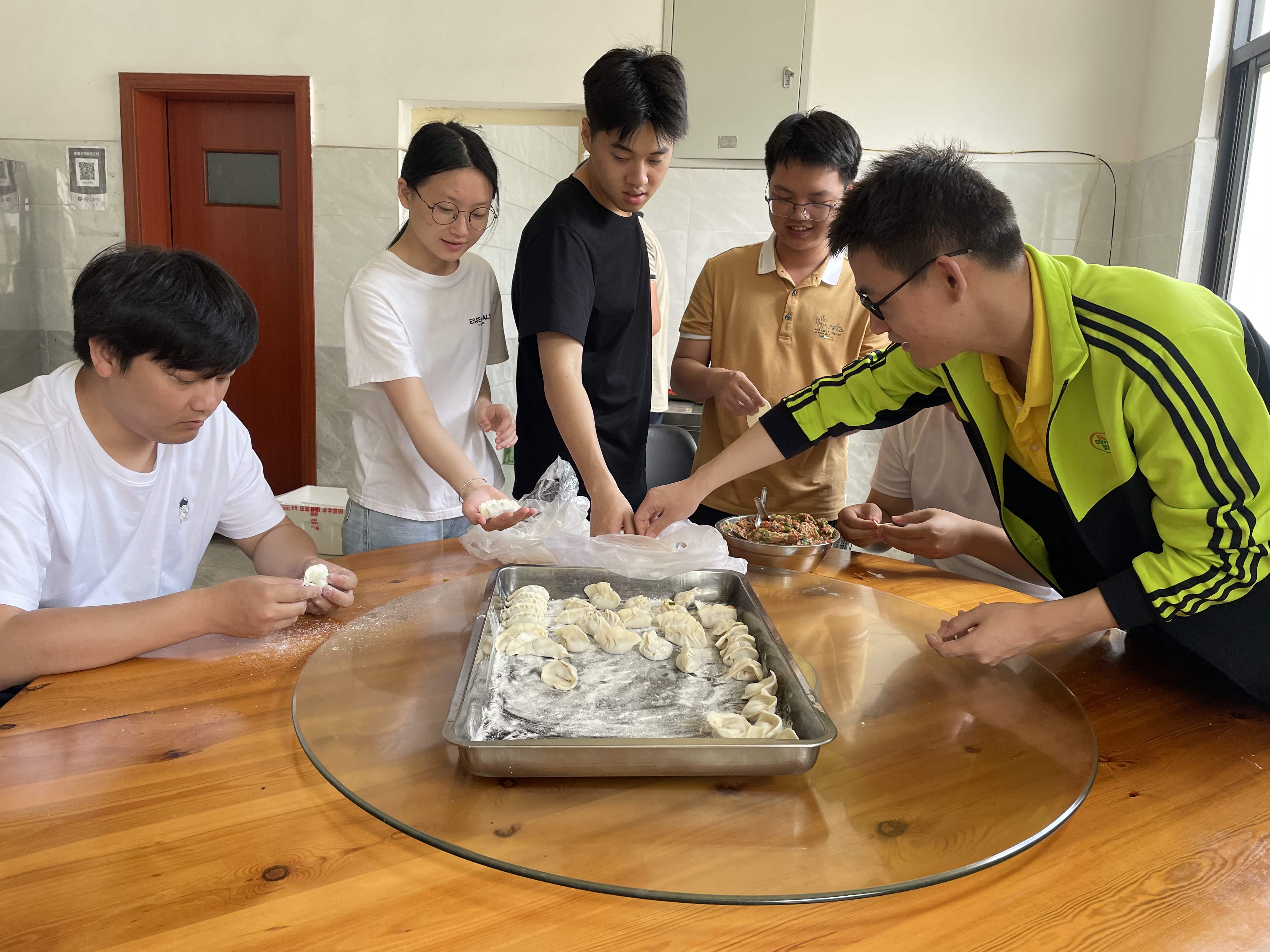 员工风范_加入亿万先生_亿万先生集团